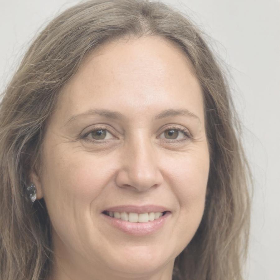 Esperanza Molina, Directora de Análisis Financiero
